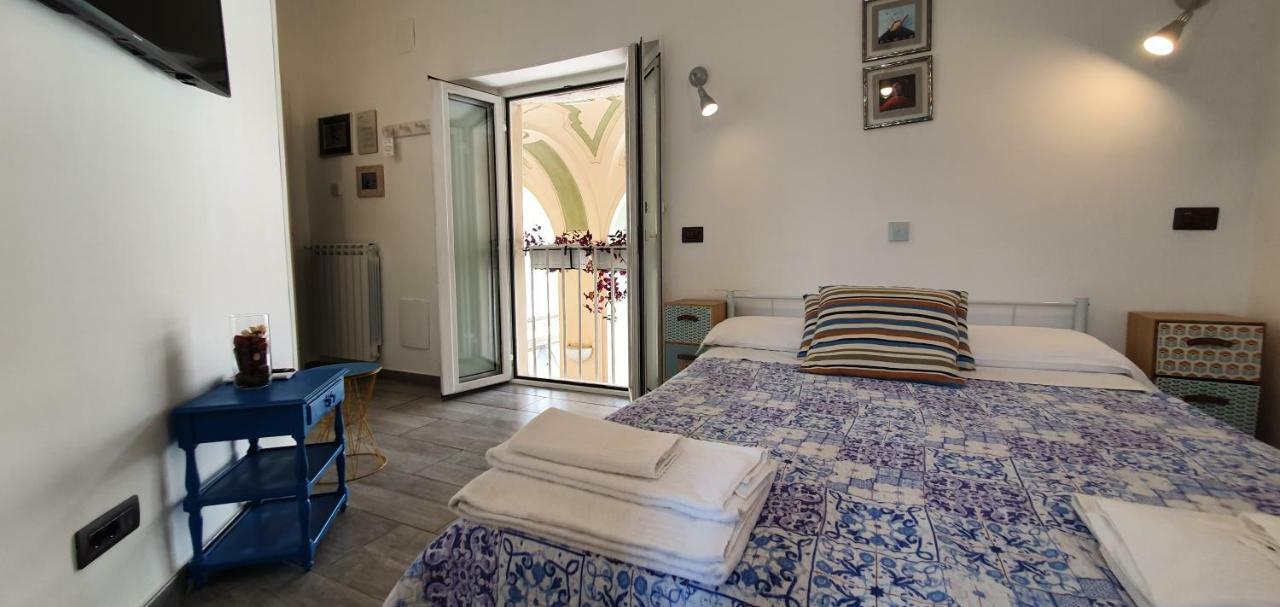 The Spanish Palace, Suites, Rooms, Apartments & Terraces Neapel Exterior foto
